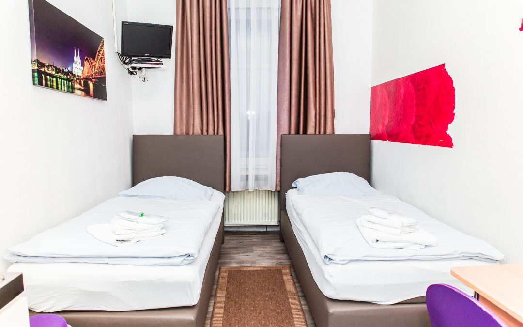 Chambre double avec lits individuelles et kitchenette